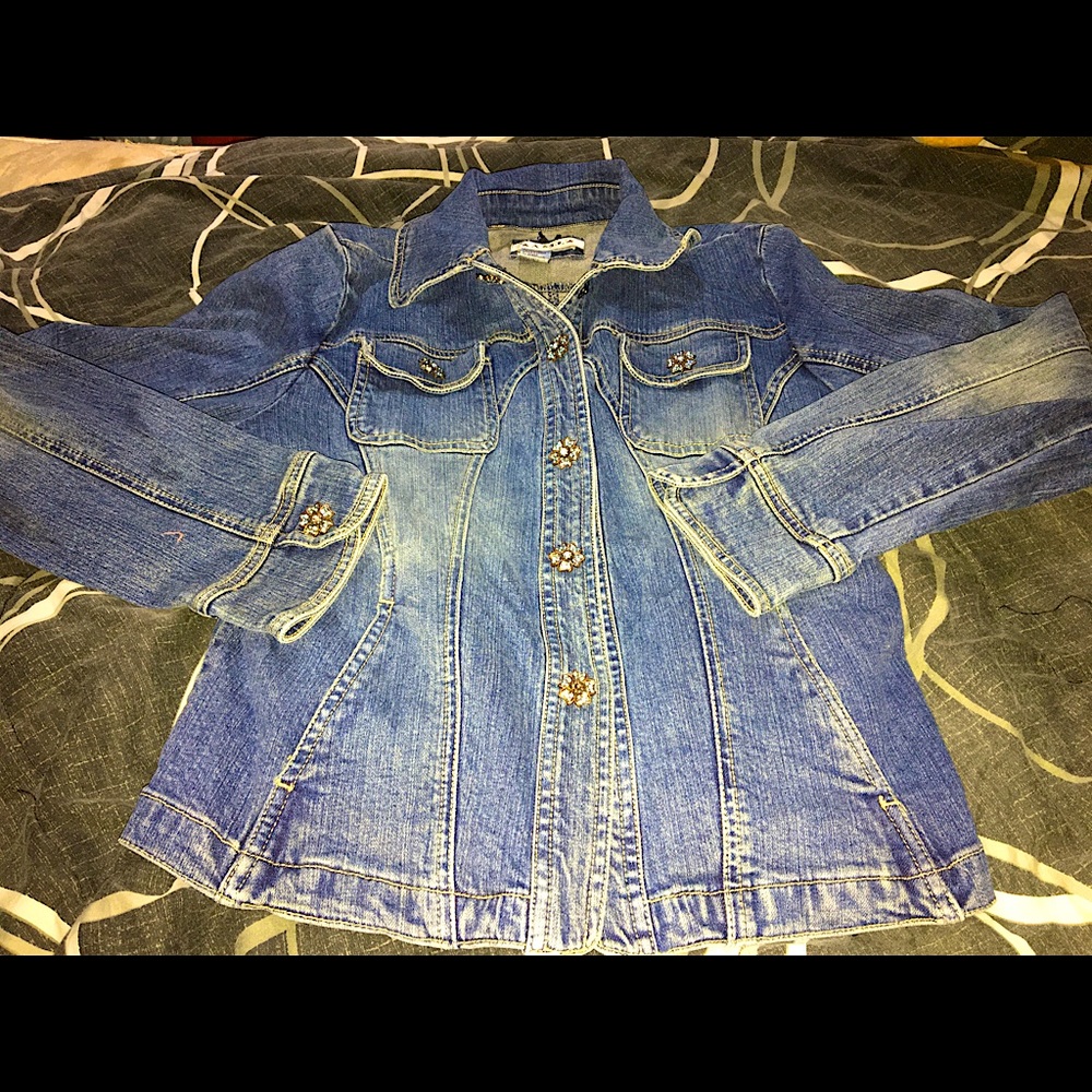 3/$22 A.M.I. Jean floral button denim jacket